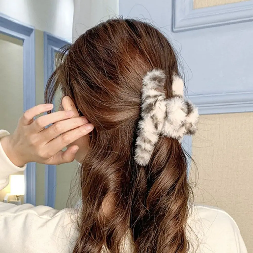 

5 PCS female Autumn and winter hair accessories retro leopard hair clip hairy plate hair catch plush fleece