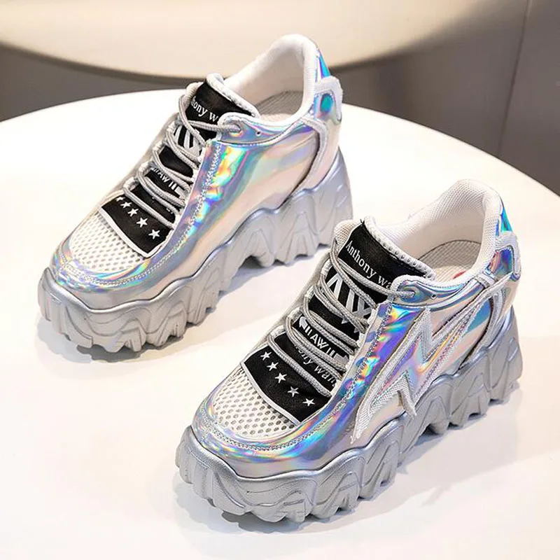 Модная обувь на шнуровке визуально увеличивающая рост Цвет серебристый красный