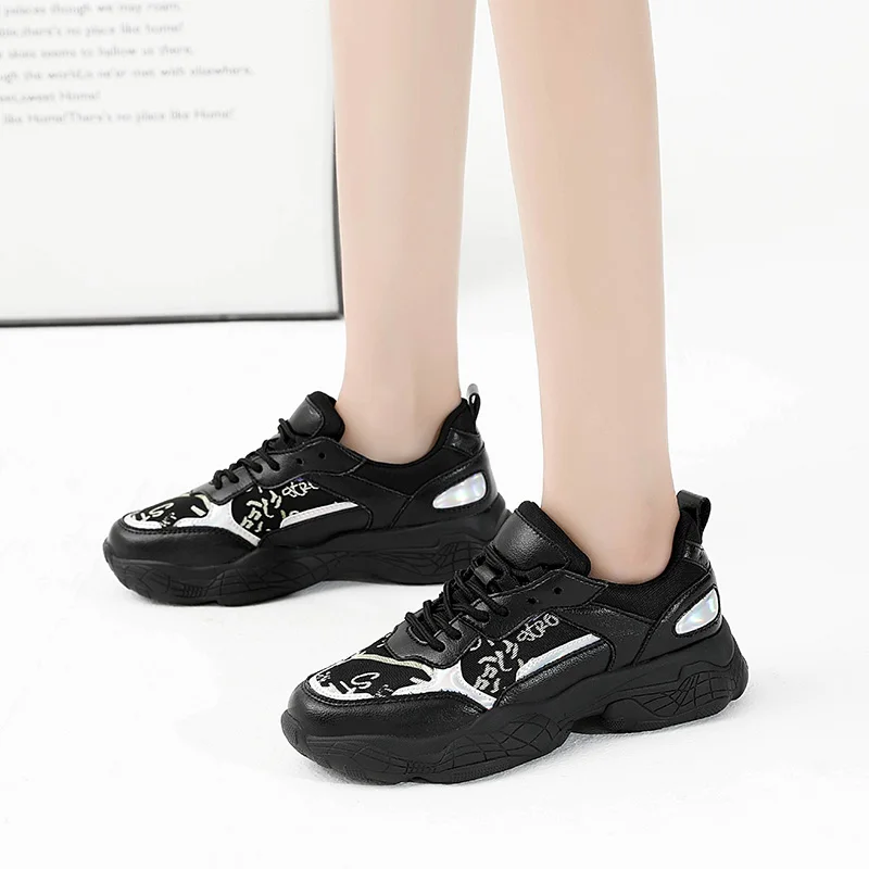 Женские кроссовки на платформе удобные дышащие плоской подошве со шнуровкой и