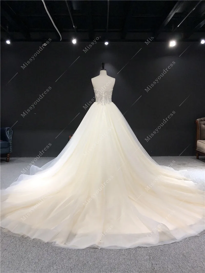 2021 Newest High Quality Real Sample Champagne Sweat Strapless Sleeveless Ball Gown Heavy Beadings Floor Length Wedding Dress