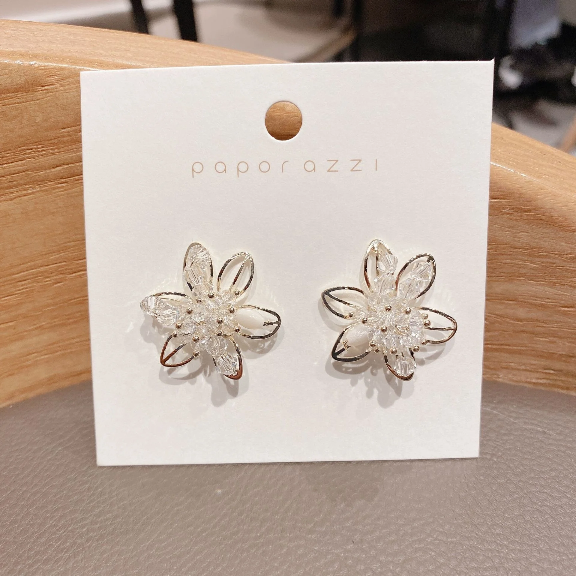 

Summer New Style Vintage Earrings S925 Silver Needle Net Red INS Style With Irregular Flower Earrings Advanced Sense Wedding