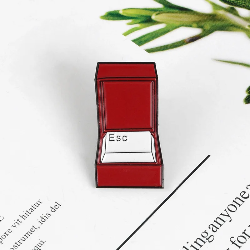 Значки с героями мультфильмов Милые Броши Esc клавиатурой и кнопками для женщин