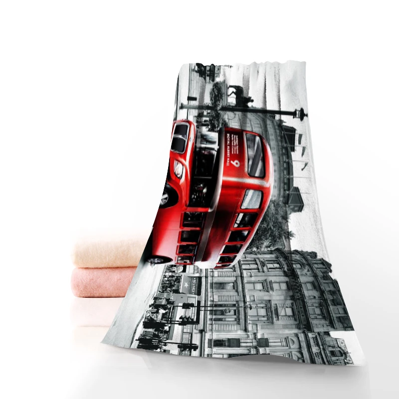 Красное банное полотенце с изображением автобуса по башне и Бриду мочалка