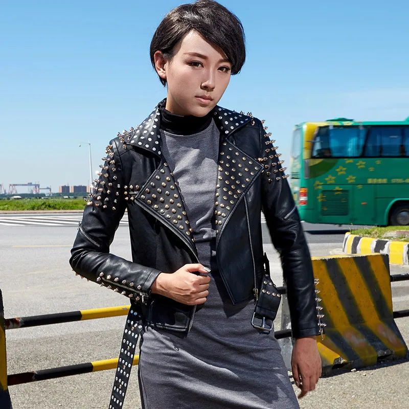

Модная новинка 2020 Женская мотоциклетная кожаная куртка женская куртка тонкая длинная куртка с заклепками из ПУ кожи большого размера