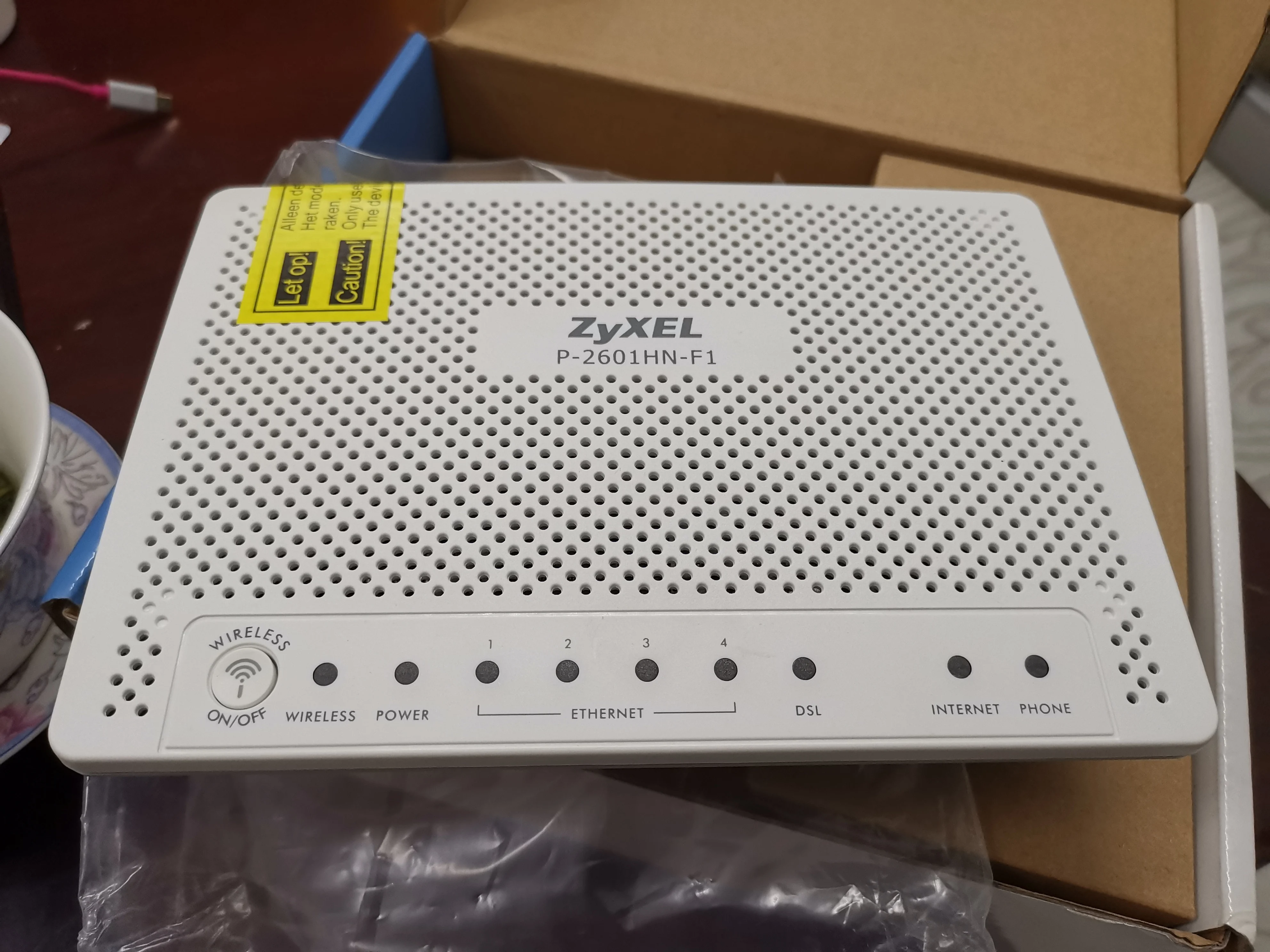 Voip adsl модем 4fe + wifi 1pots P-2601HN |