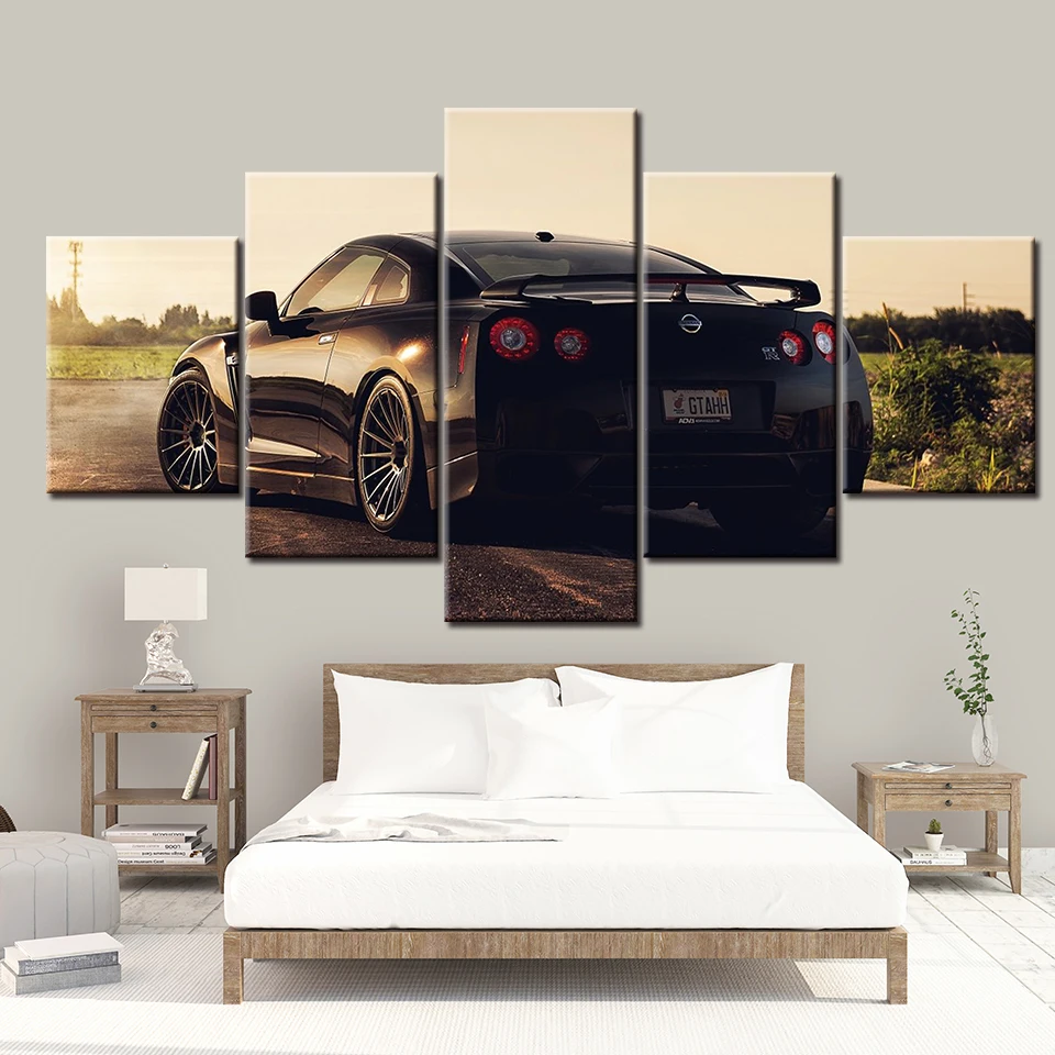 Живопись на холсте "Nissan GTR Black Strakes View" с обрамлением для современного декора дома.