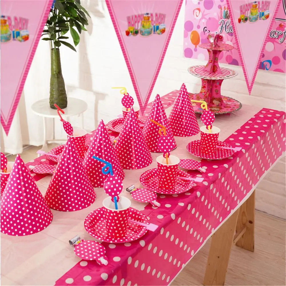 Аккуратная цветная скатерть в горошек одноразовая пластиковая вечерние