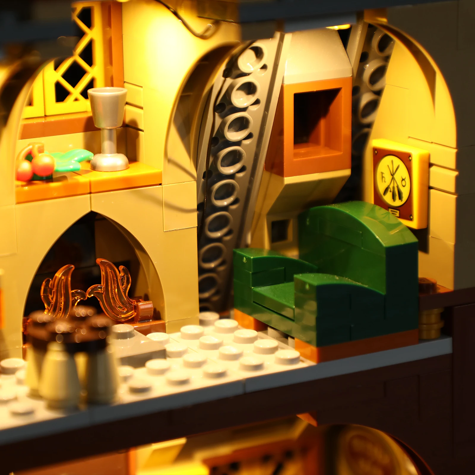 Набор строительных блоков со светодиодной подсветкой для деревни 76388 (не входит в