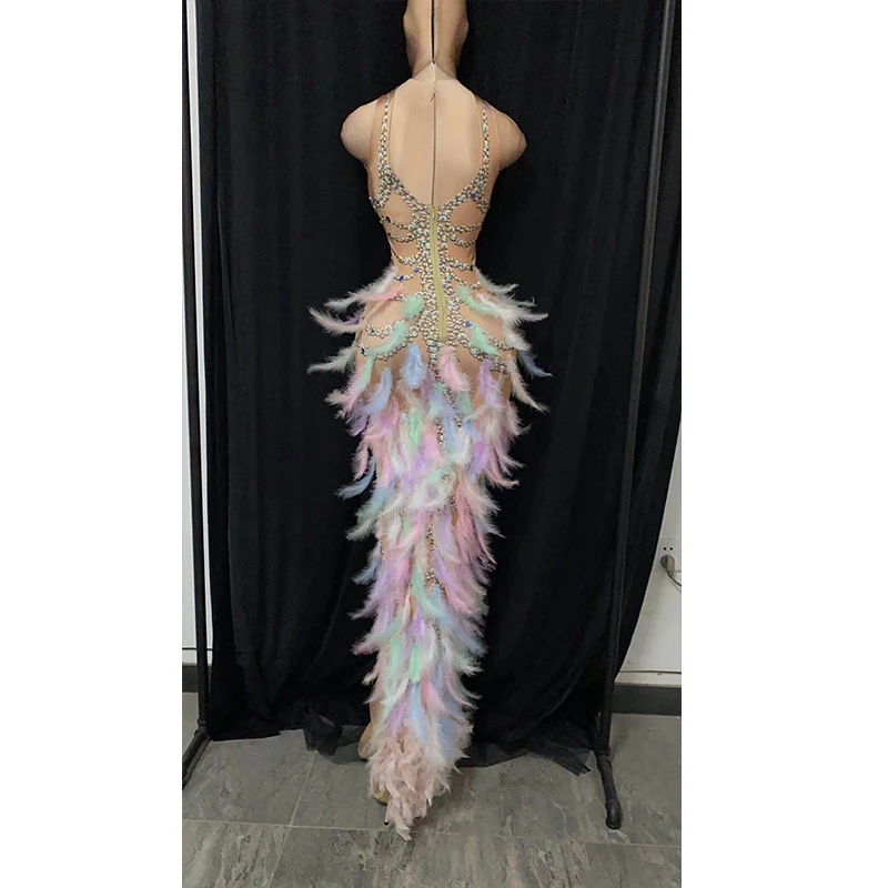 Платье женское с разноцветными перьями кристаллами DB2164 | Тематическая одежда и