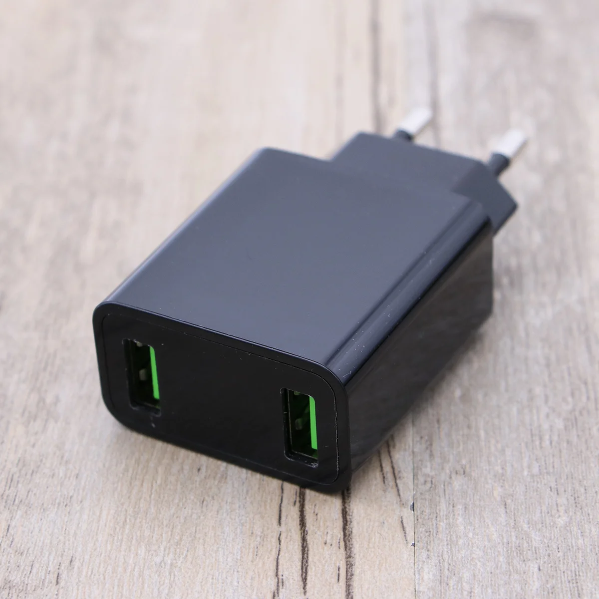 

LED Current Voltage Display Dual USB Full Power Charger Plug (Black)