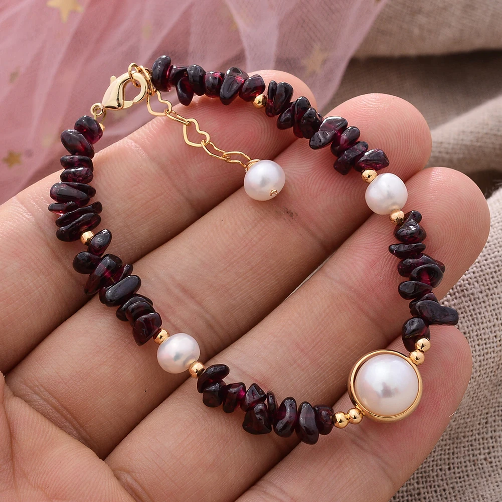 Женский браслет ручной работы с натуральным пресноводным жемчугом и гранатом |