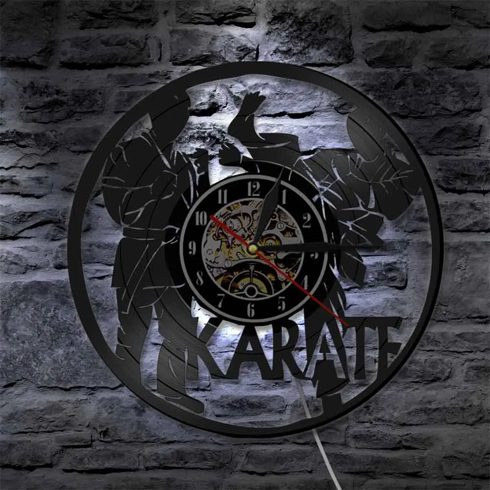 Настенные часы с виниловой пластиной и силуэтом бойцов-карате светодиодный