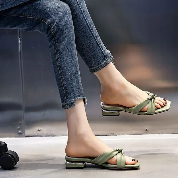

Thick heel leather sandals for women's wear