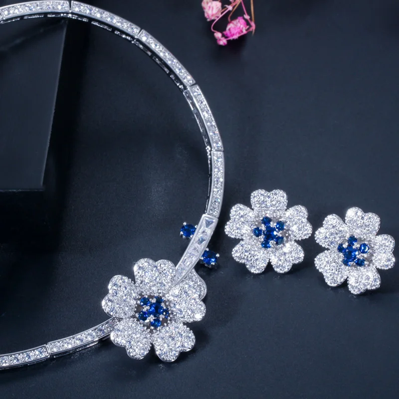 Комплект из колье и серёг с розово-красным фианитом