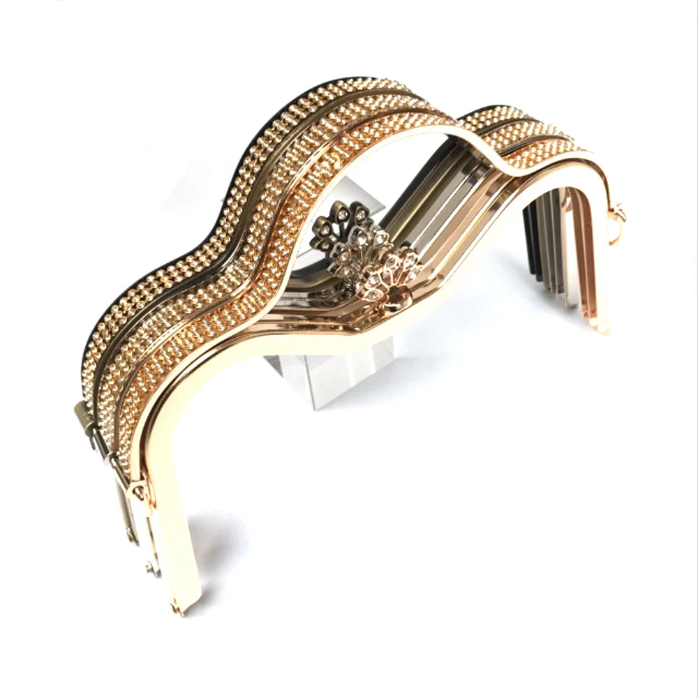 

Gold Tone 23cm Shape M Purse Frame Kiss Clasp Clutch Buckle Handle DIY Handbag Accessories Crystal Wrist Hardware NO Hole Screws