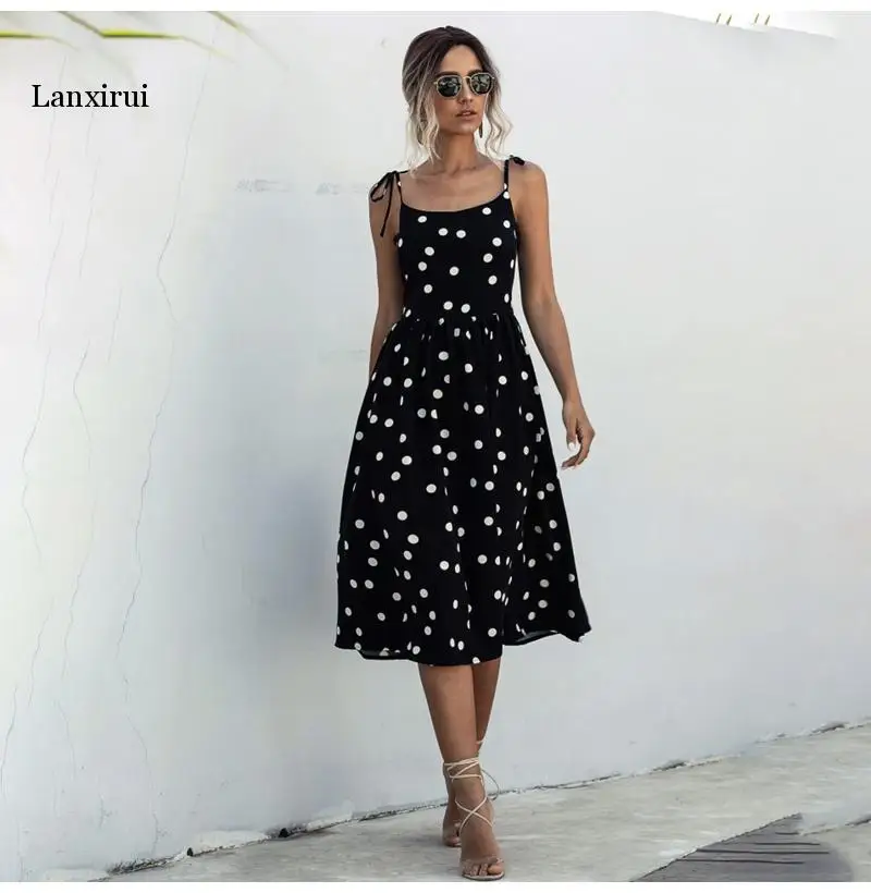 Женское платье на бретелях-спагетти повседневное пикантное в горошек с открытой