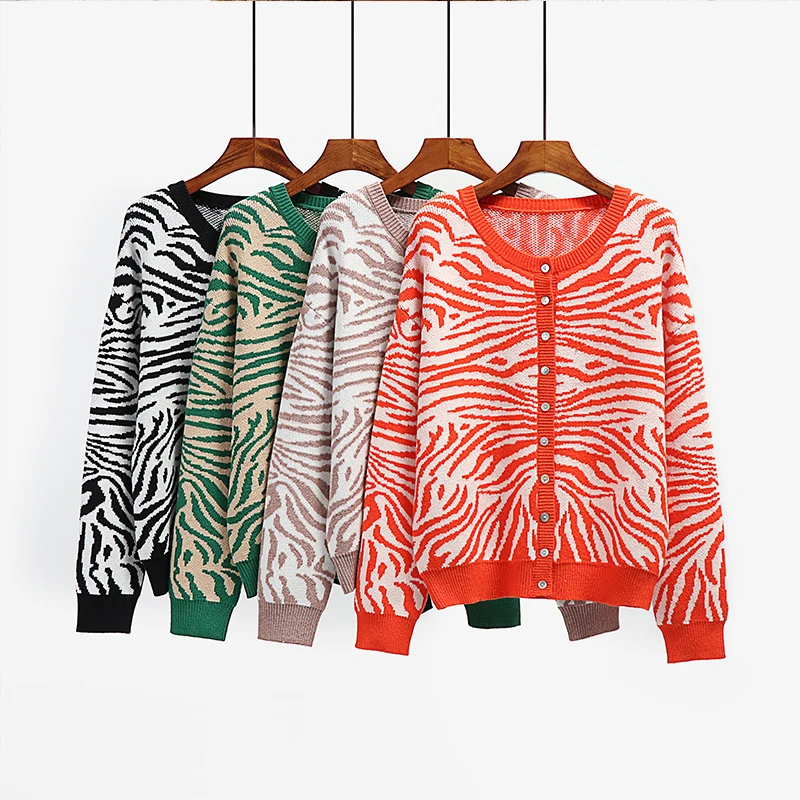 Женский трикотажный кардиган в полоску с V-образным вырезом и длинным рукавом -