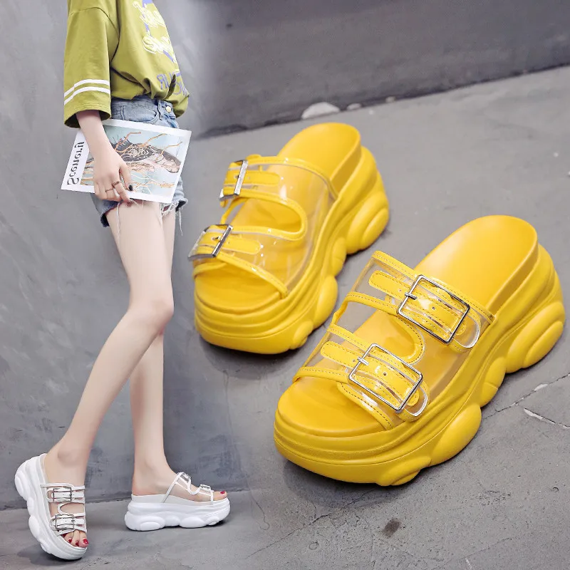Новинка прозрачные женские шлепанцы на платформе с пряжкой из ПВХ коллекция 2020