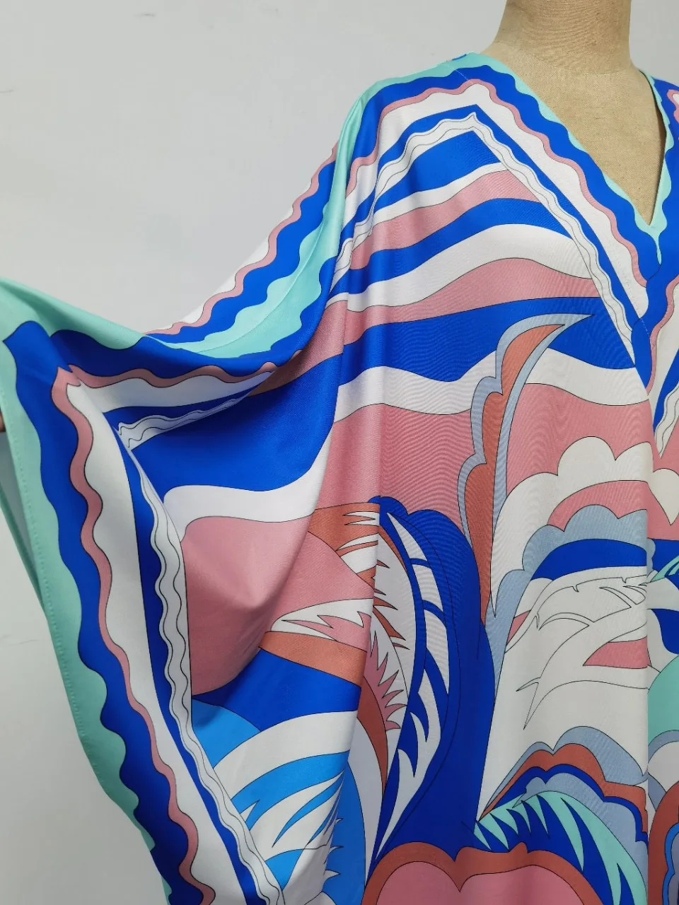 

2020 Fashion Printed autumn V-neck Full length silk kaftan dress batwing Sleeve Kuwait party Muslim dress