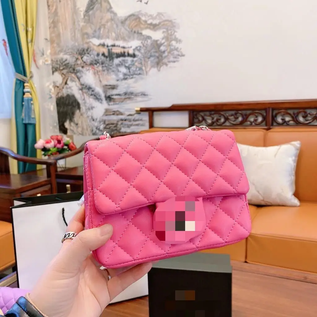 

Классическая сумка из высококачественной натуральной кожи