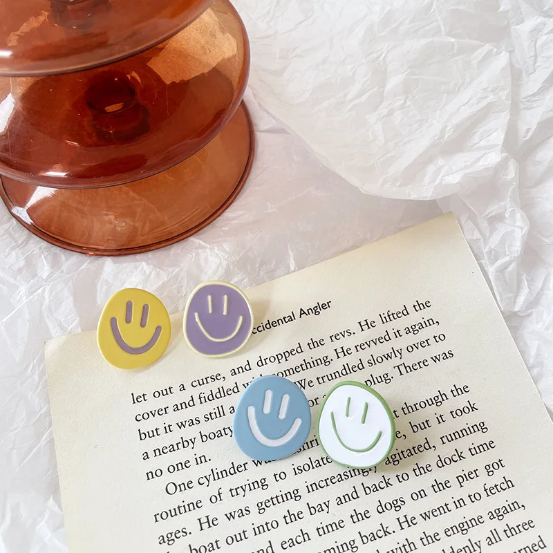 Милые улыбающиеся улыбающиеся серьги для женщин модный девушка неправильное украшение уха женский синий клип.