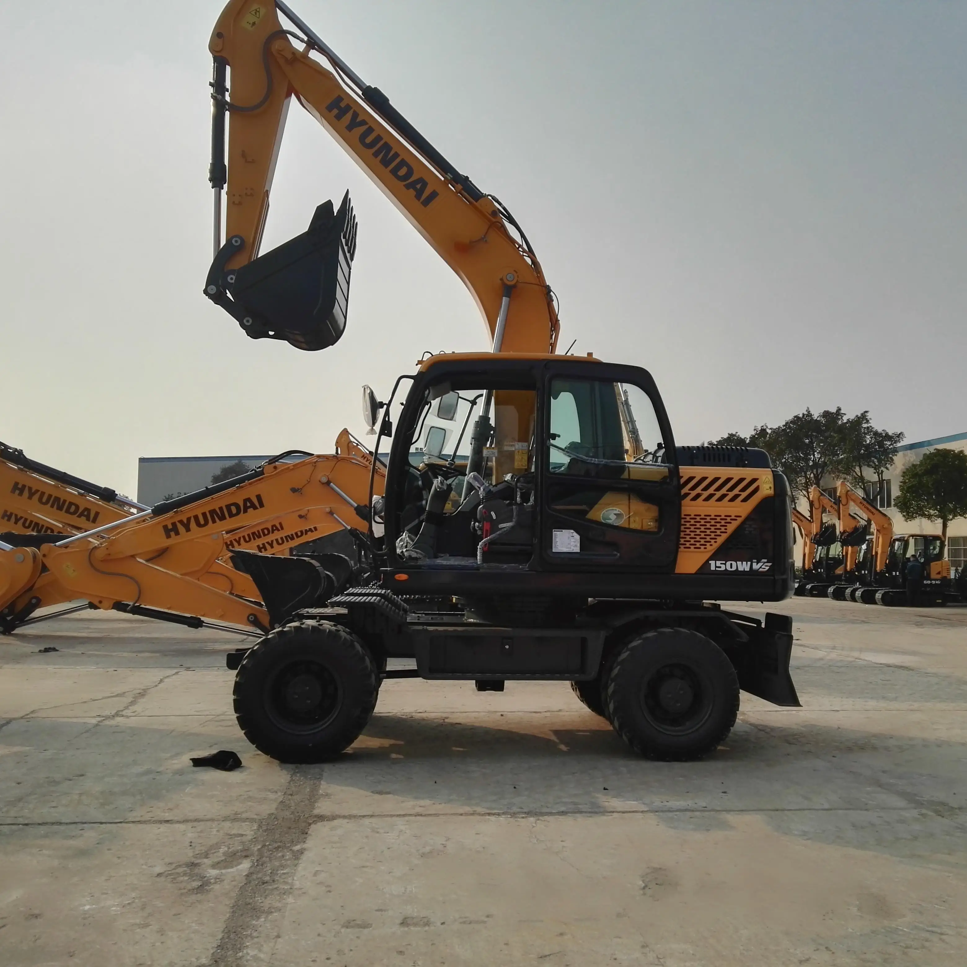 

Huyndai Excavator R60WVS small 6000kg weight wheel Excavator