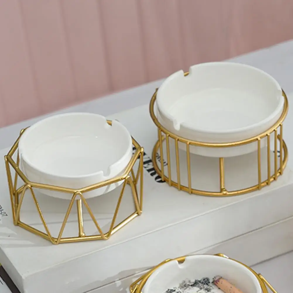

1 Set Ashtray Holder Eye-catching Heat Resistant Ceramic Desktop Ashtray with 3 Smoke Slots Set for Home
