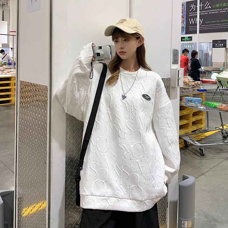 Женский свитер из пенопласта с вогнутыми-выпуклыми трехмерными буквами | Женская