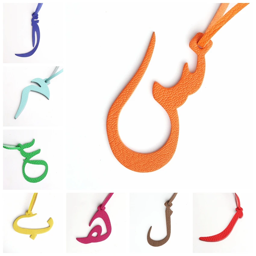 

Wholesale Personalized Real Natural Leather Character Alphabet Arabic Letter Keychain Backpack Pendant Ladies Women Bag Charm