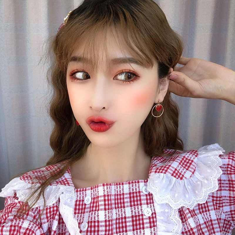 По контракту с оригинальным асимметричным серьги гвоздики геометрической формы