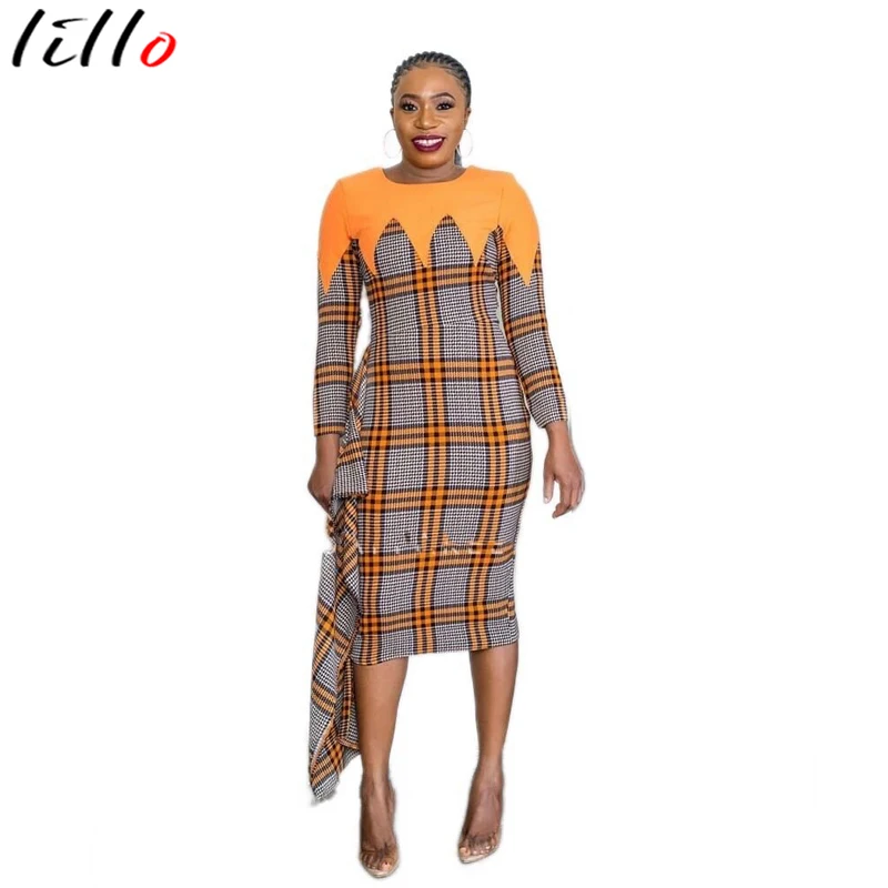 

Женское платье в клетку с длинным рукавом и оборками