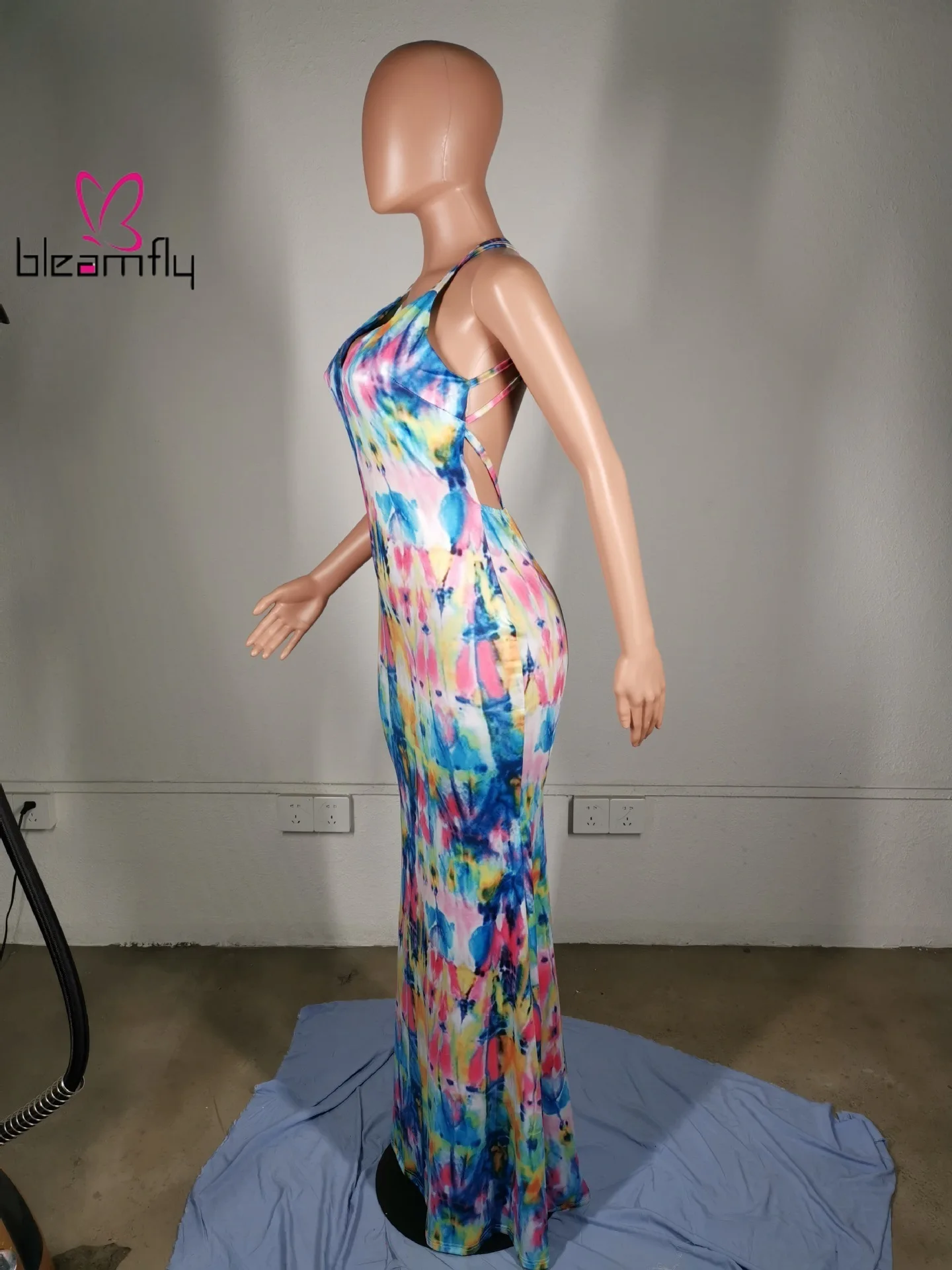 Осенне летнее женское платье с v образным вырезом открытой спиной волнистым