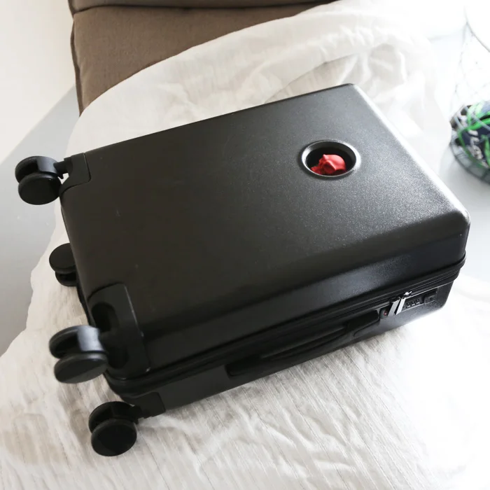 Чемодан Dark skull will личный 20 дюймов для посадки на борт багажа |