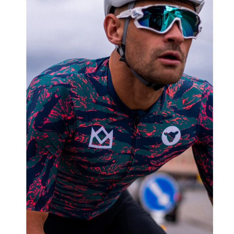 Велосипедные шорты черного цвета в итальянском стиле с рисунком масляной