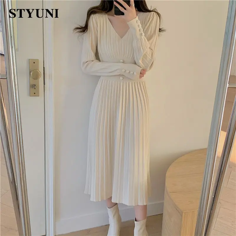 

Knitted pleated dress women 2021 autumn and winter new Korean style elegant single-breasted elastic waist casual V-neck dress