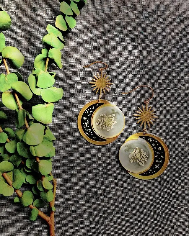 

Yin yang Pressed Flower with Gypsophila moon Dangle Earrings,Real Flower Earring,nature Jewelry,Plant Jewelry