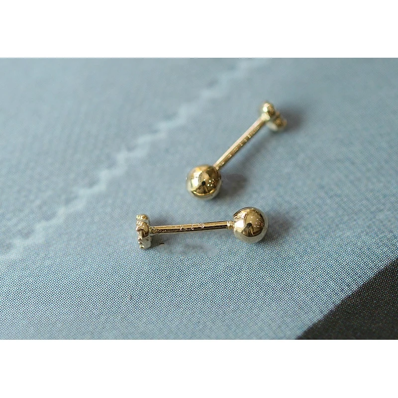 Серьги гвоздики под заказ из чистого золота 9 карат супер мини три бриллианта