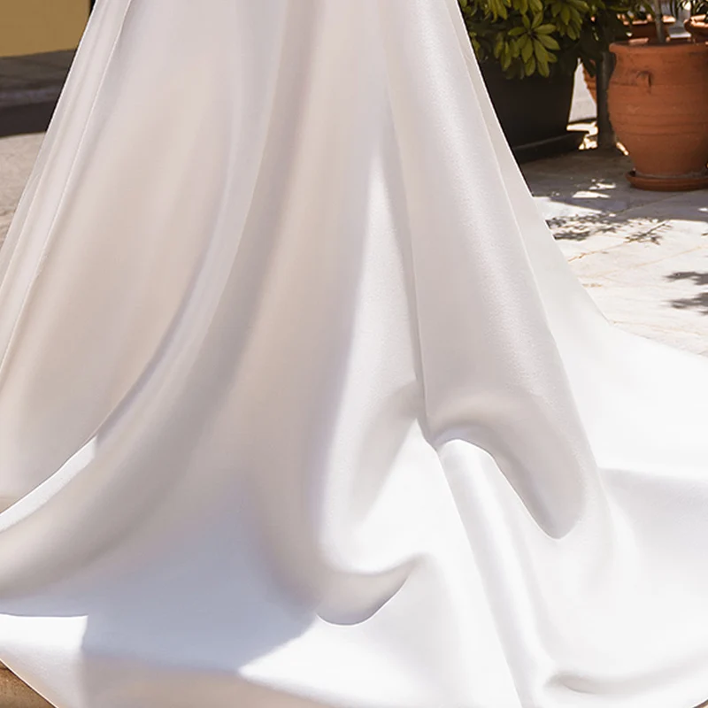 

Custom Made Sleeveless Satin Chapel Train Bridal Ball Gown 2021 New Arrival O-Neck Backless Crystal Embroidery Wedding Dress