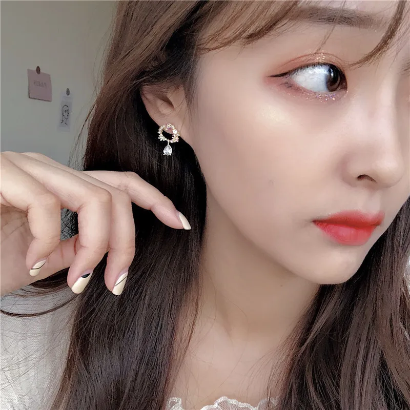 Женские круглые серьги-подвески с кристаллами | Украшения и аксессуары