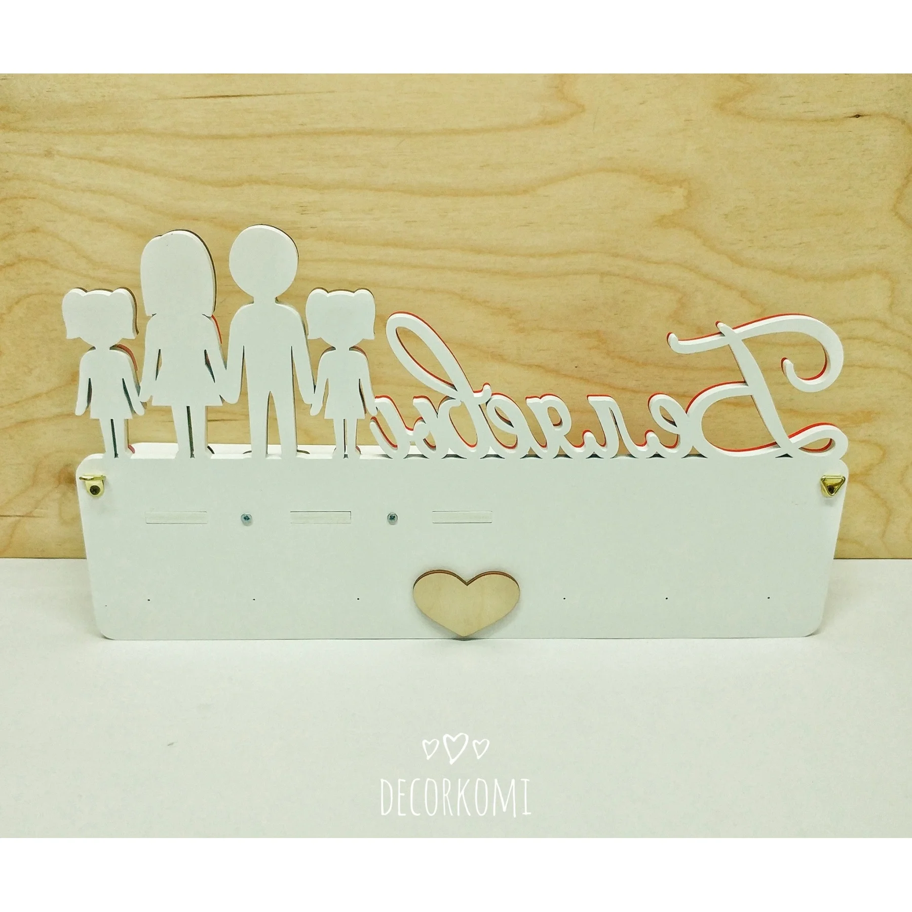 Фамильная ключница настенная из дерева в прихожую с полкой|Ключницы| |