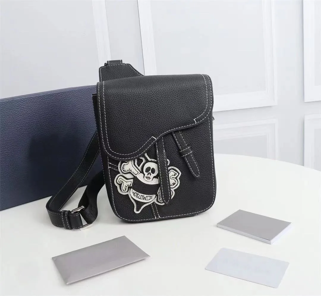 

Embroidered Skull Bee Caviar Cow Leather Saddle Shoulder Bag For Mens Jacquard Strap Male Chest Crossboday Bags Handbag Purse