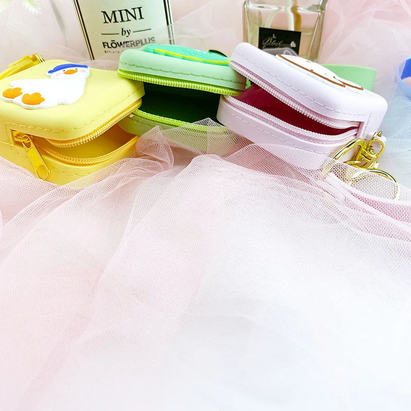 Куртка синего цвета с медведем цепочка для ключей бумажник кошелек кроликом