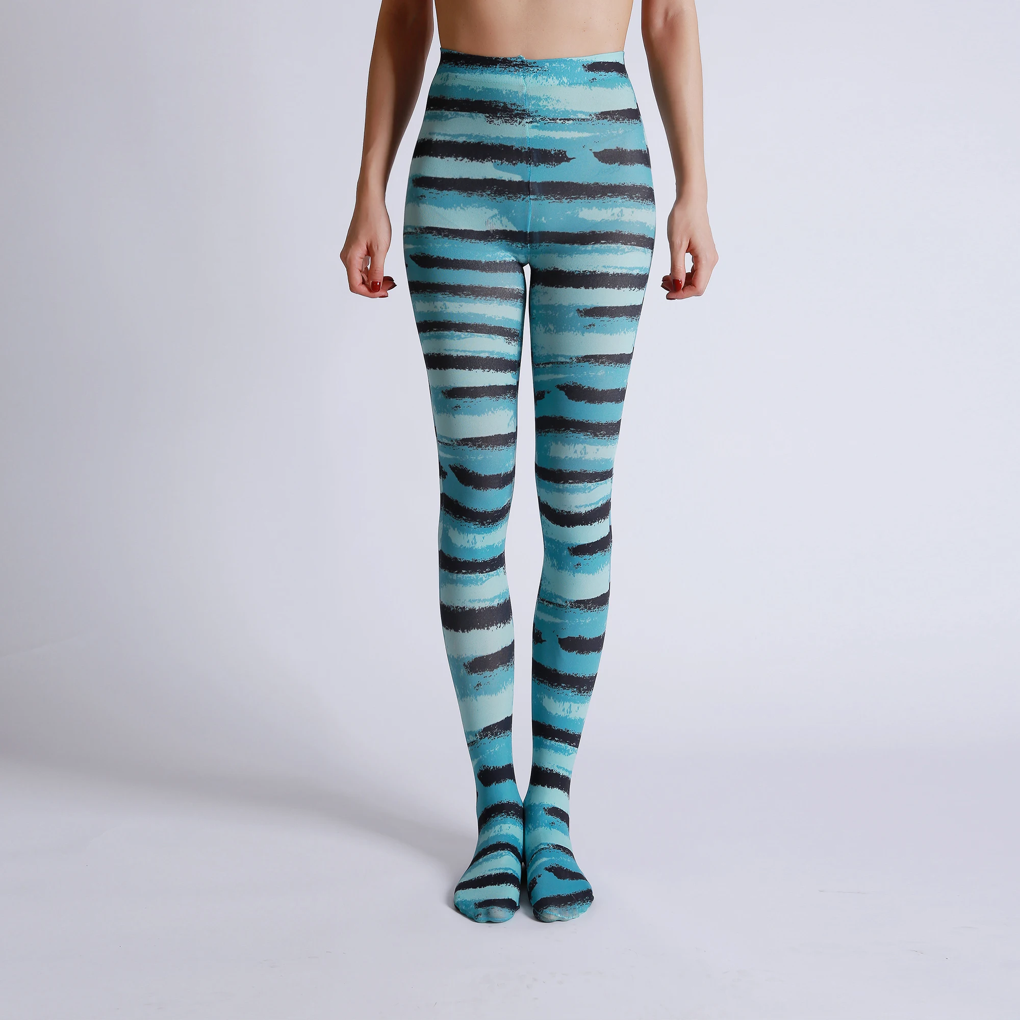 Модные пикантные дизайнерские зеленые колготки с полосками и цифровым принтом