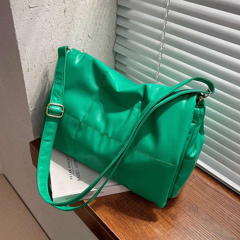 

Стеганая Новинка 2021, популярная маленькая сумка через плечо из искусственной кожи на цепочке для женщин, зимняя Модная брендовая сумка с ве...