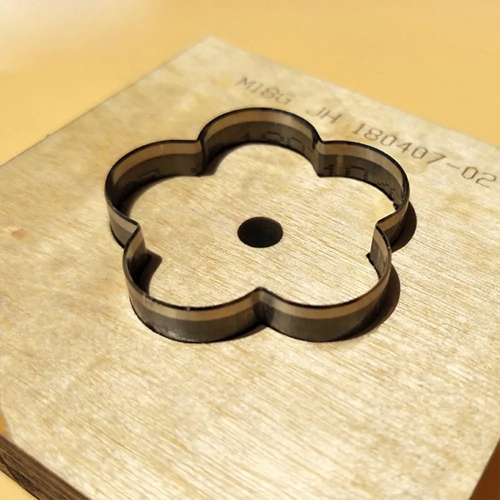 Японское стальное лезвие штампованный стальной дырокол Цветочный Коврик для