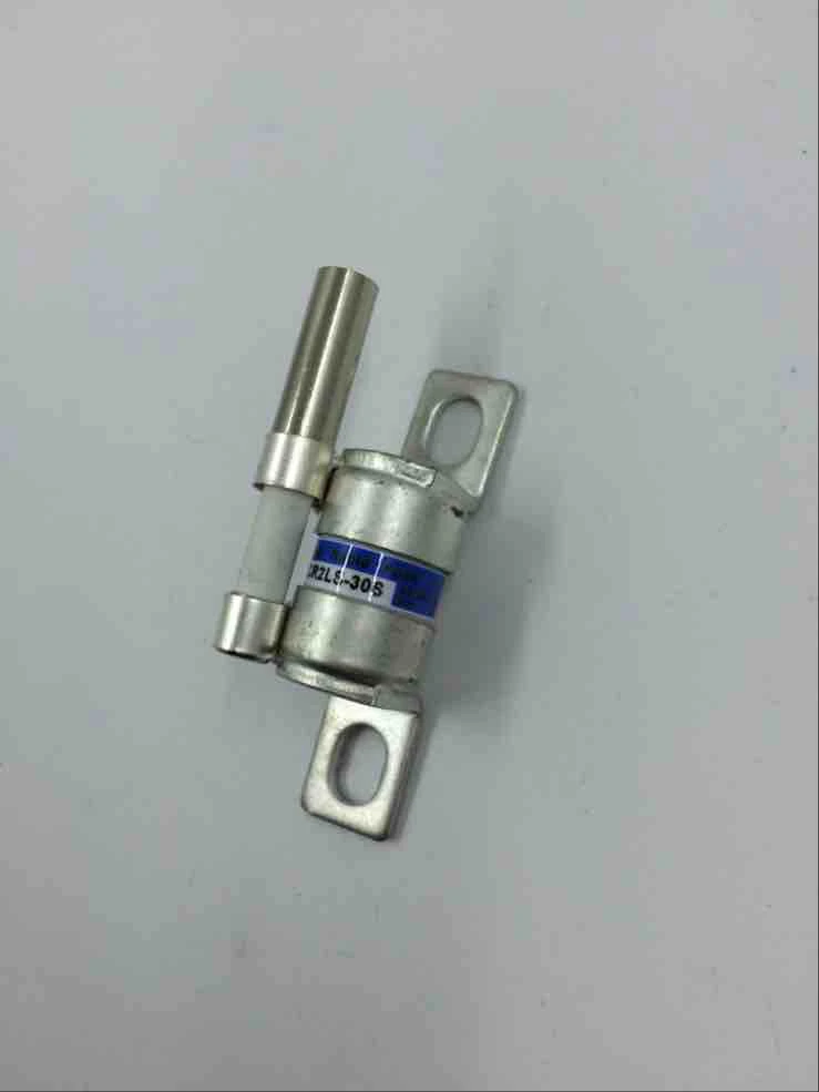 Предохранители: CR2LS 30S 30A 250 V/CR2LS 10S/UL 20S/UL 30S/UL 50S/UL 75S/UL 100S/UL 250V|Перемычки| |