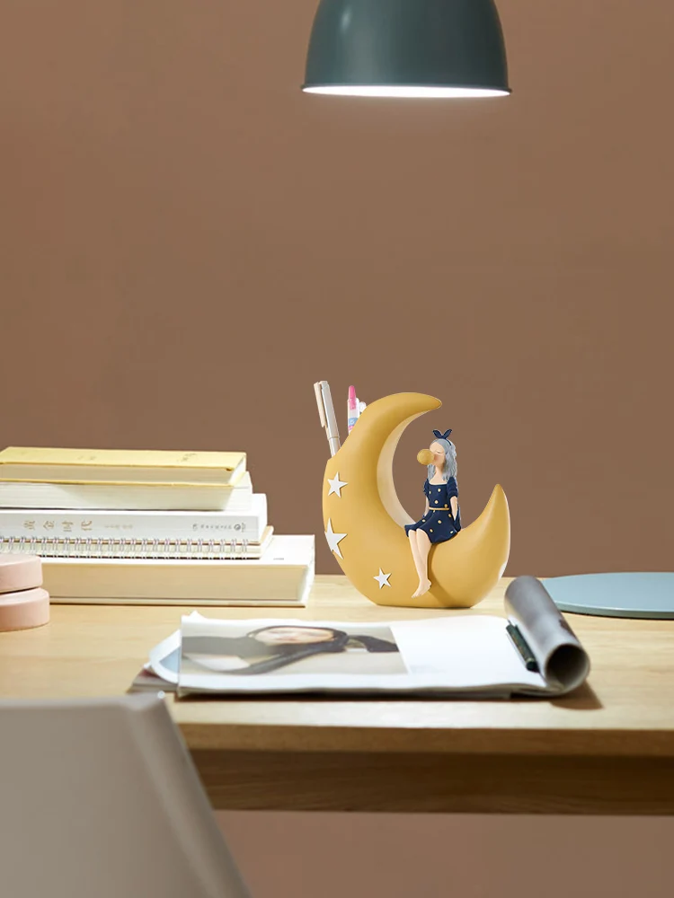 

Creative office with penholder decoration women's art Nordic modern personality desk luxury decoration