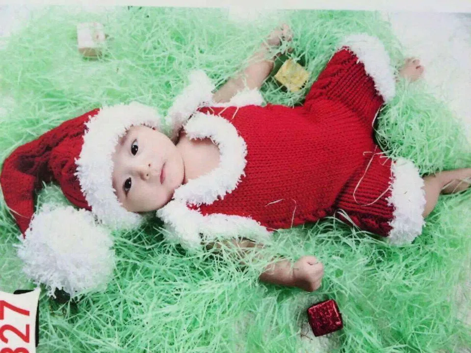 

Newborn Baby Santa Claus Photo Props Infant Baby Christmas Hat Jumpsuit Set Crochet Baby Hat Shorts Set for Photo Shoot