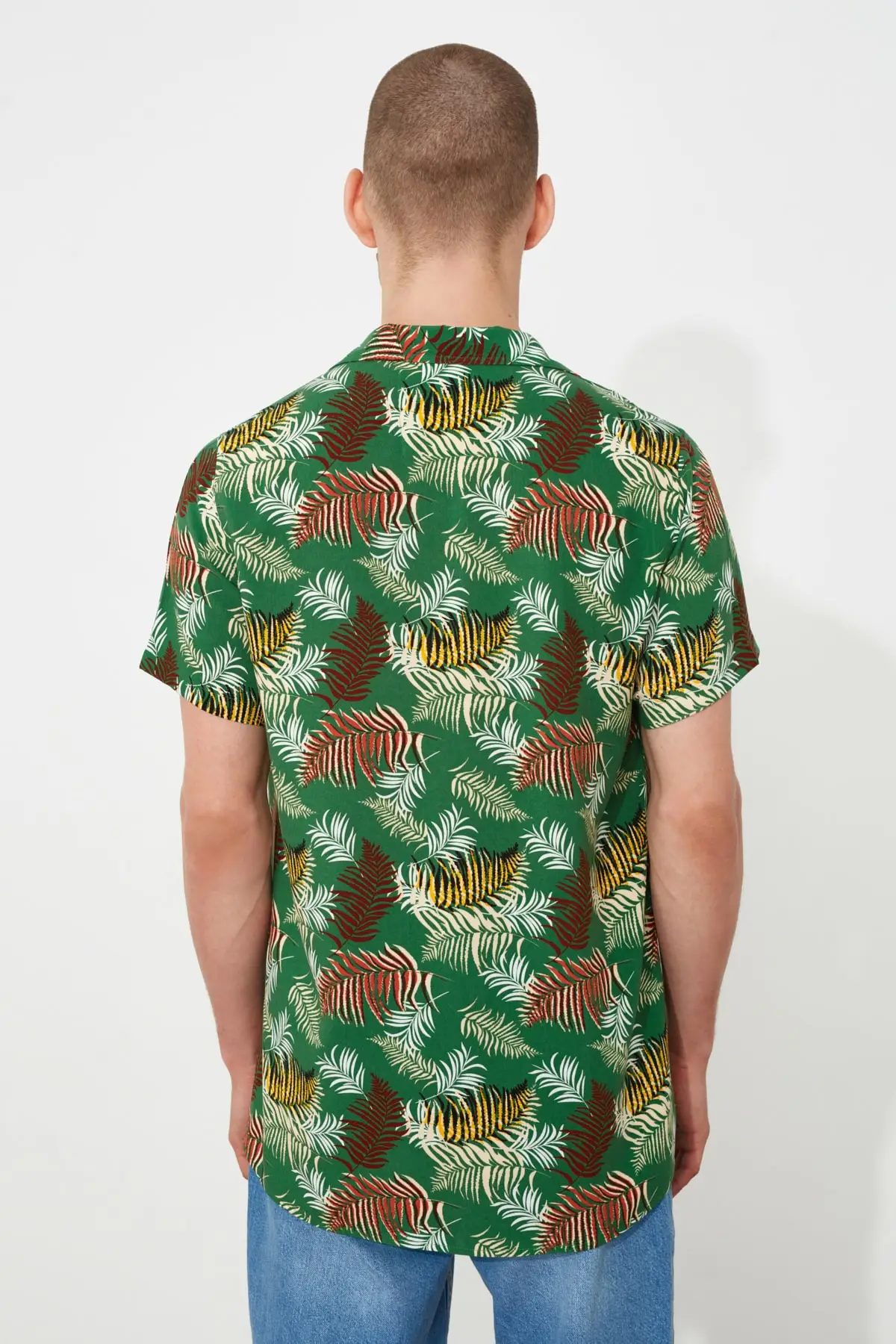 

Trendyol Male Regular Fit Apa Collar Tropik Printed Shirt TMNSS21GO1072
