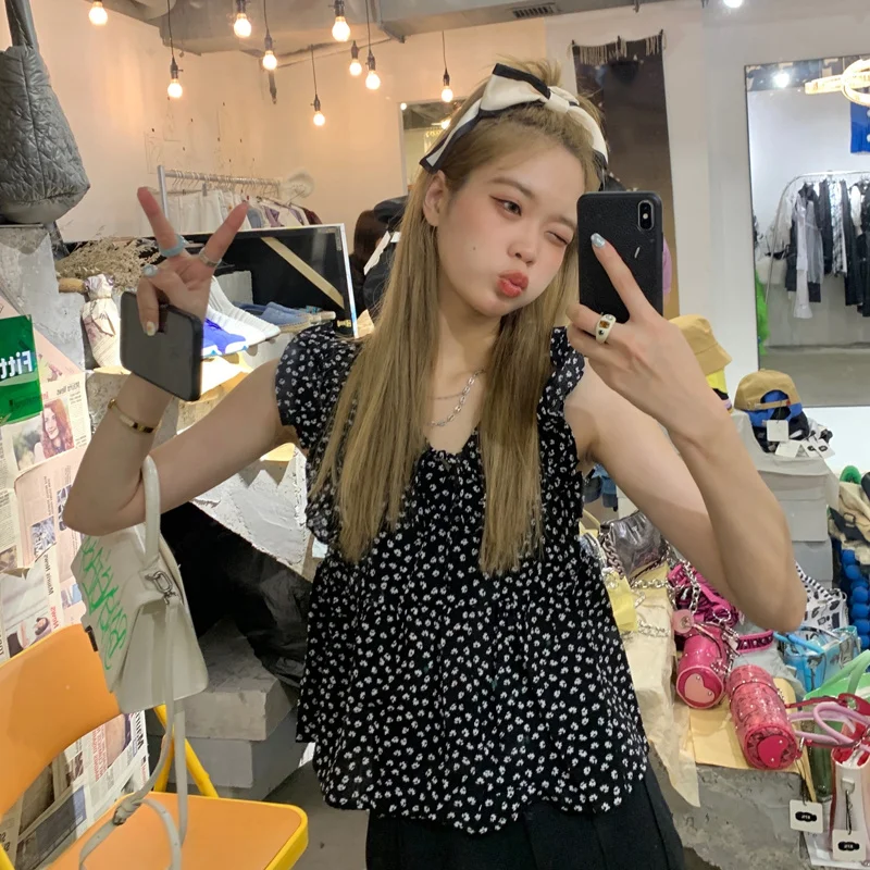 Женский жилет на бретелях с V-образным вырезом и оборками | Женская одежда